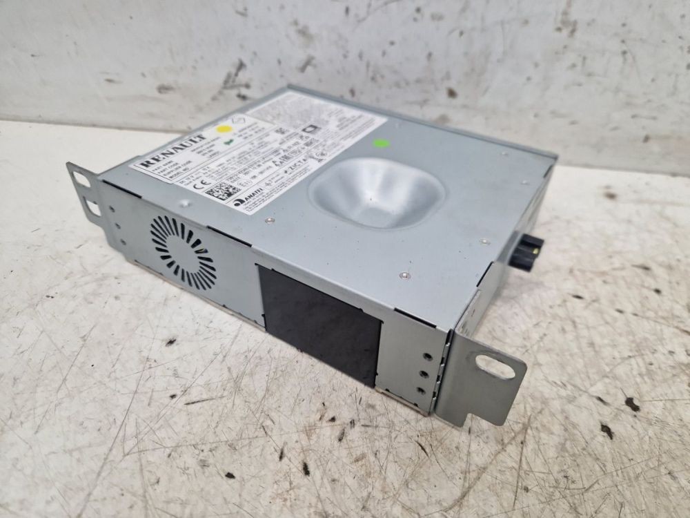 Combined Radio/Navigation System *CODE Not Present! Suitable for Renault