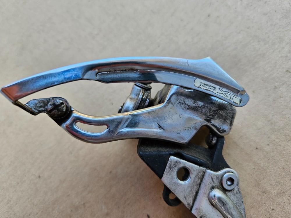 Shimano Deore XT Front Derailleur 9sp Bottom Pull FD-M750 Bottom Bracket Mount