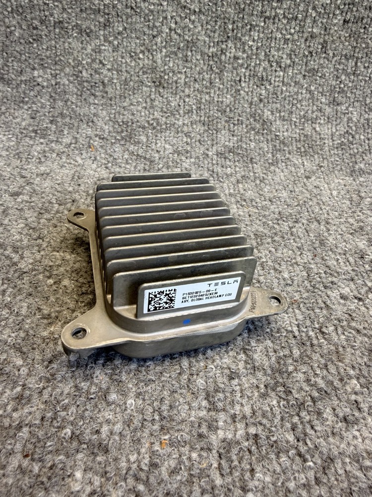 2017-2024 TESLA MODEL 3 Y HEADLIGHT BALLAST CONTROL MODULE UNIT OEM 1532925-09-E