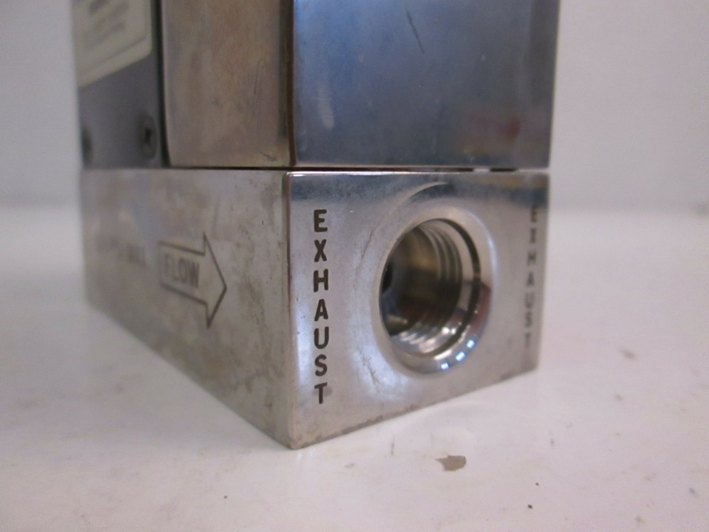 Unit UFC-1100 Mass Flow Controller, SiH4, .5 SLM, Used