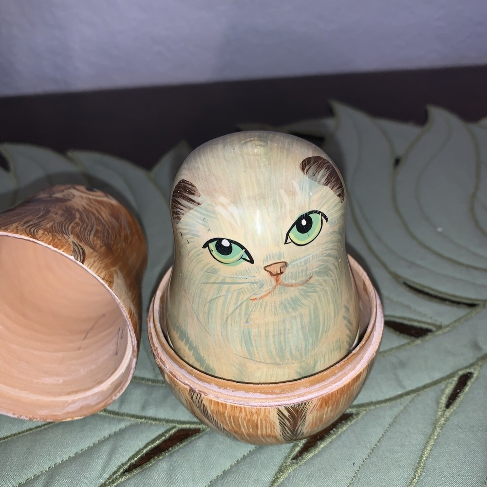 AUTHENTIC MODELS Oriental Stacking 5 Cats Read