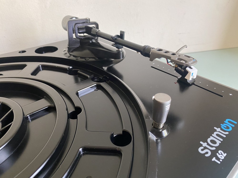 Stanton T.62 Direct Drive Pro DJ Turntable with Dust Jacket