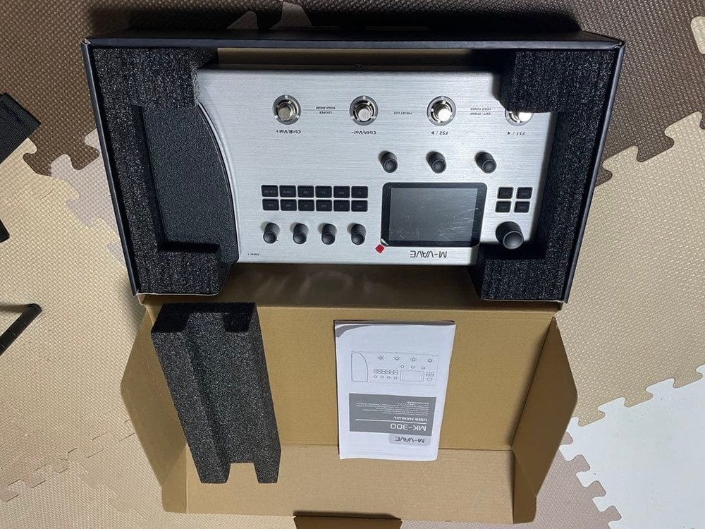 M-WAVE MK-300 Amp Modeler/Effects Processor