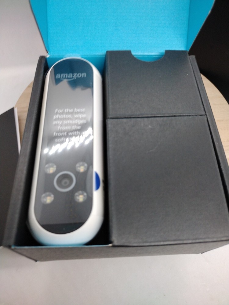 Amazon Echo Look PL67WR- Smart Desk Camera.