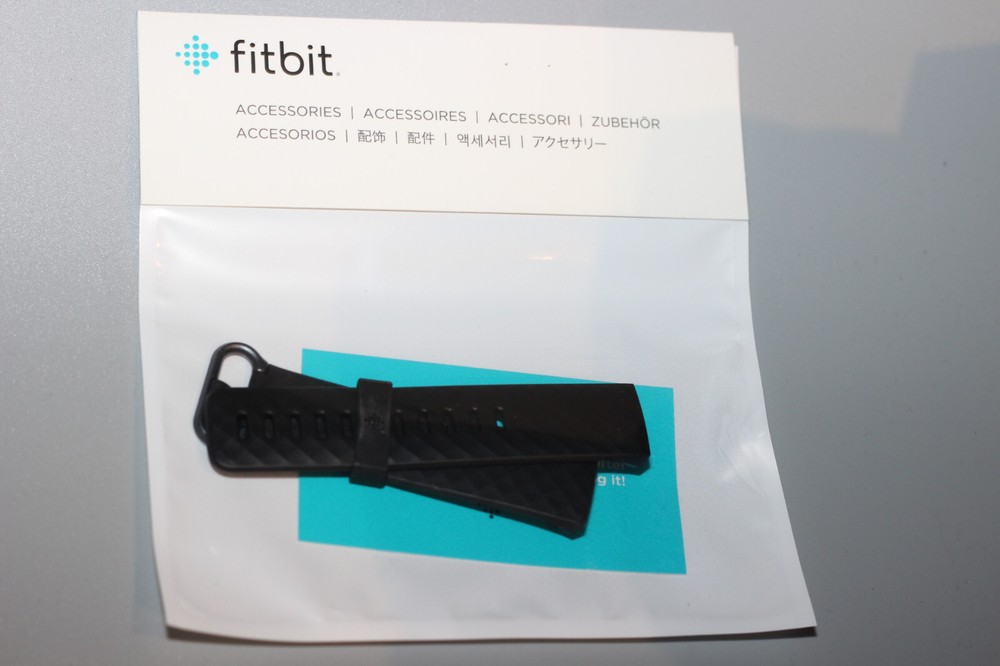NEW Genuine Fitbit Charge 3 / Charge 4 Classic Accessory Band, Small, Black