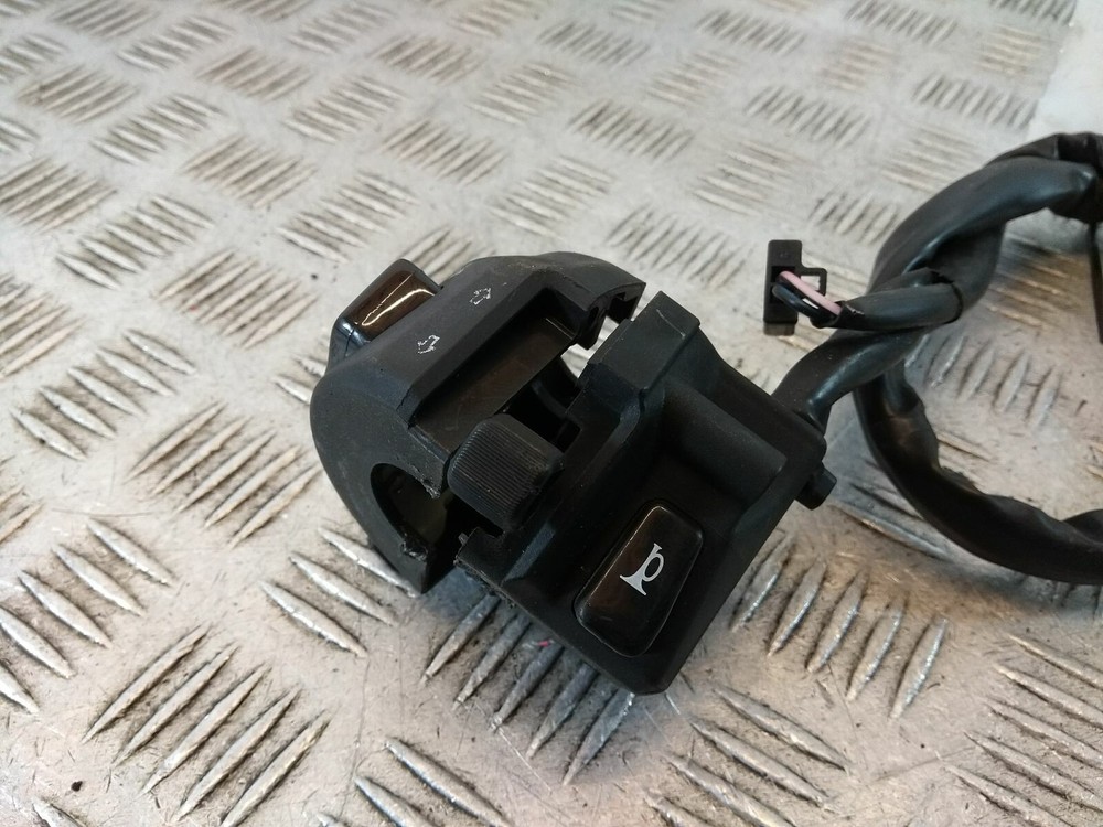 2017 YAMAHA MT 125 Left Hand Switch Gear