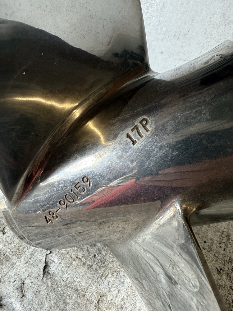 Mercury Mirage Plus 17P Props Propellers Pair