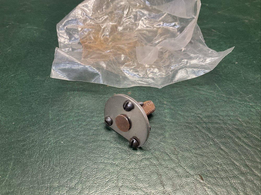 (1) Steel Dummy Threaded Door Knob Spindle