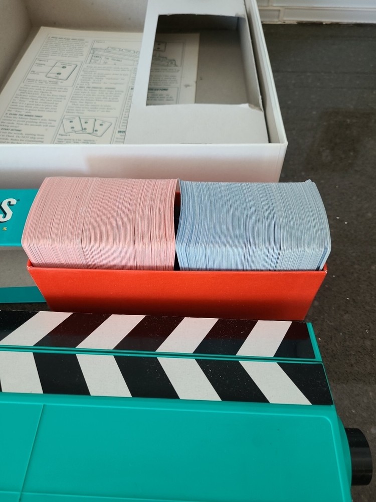 GUESSTURES: Charades Board Game Split Second 1990 Milton Bradley Complete