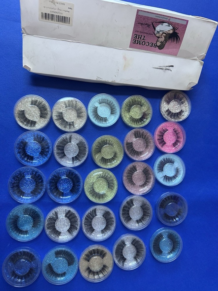 #A19 Lot of false eyelashes