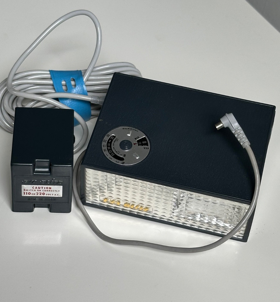 Minette Eva Blitz 3A Camera Flash w/ Wall Adapter Power Supply