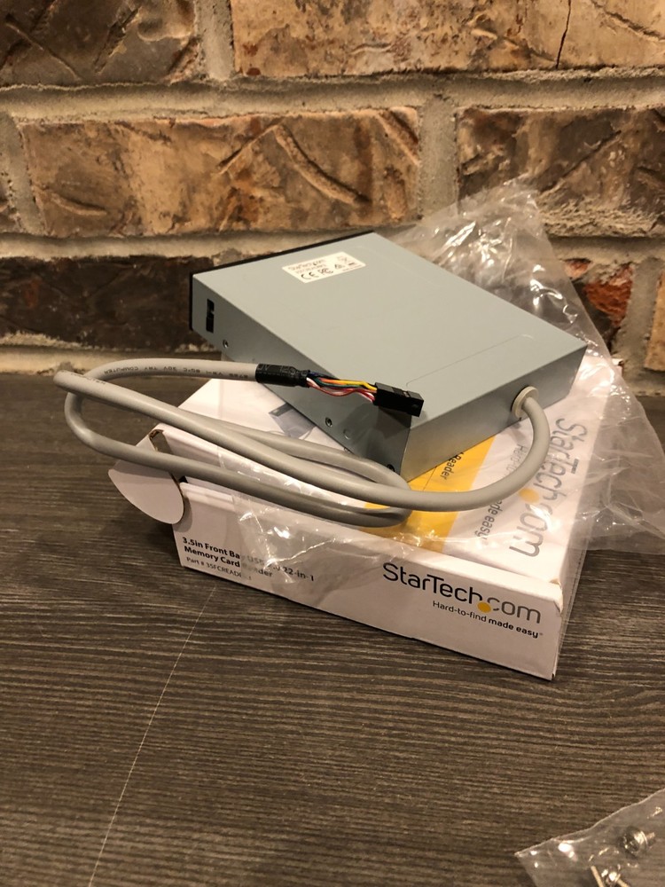 New Open Box StarTech.com 35FCREADBK3 22-in-1 USB 2.0 Card Reader