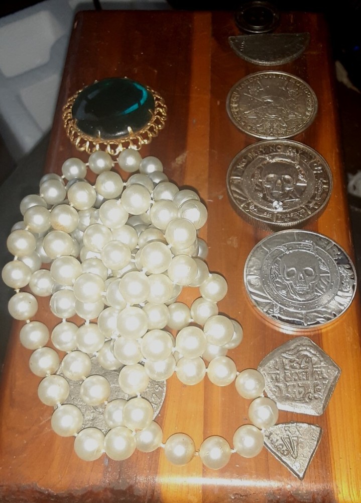 Treasure Chest includes Pieces of 9 (8)