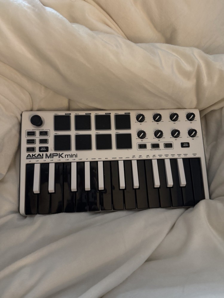 Akai MPK mini MIDI Keyboard Controller 25 Synth Keys USB Pad Triggers