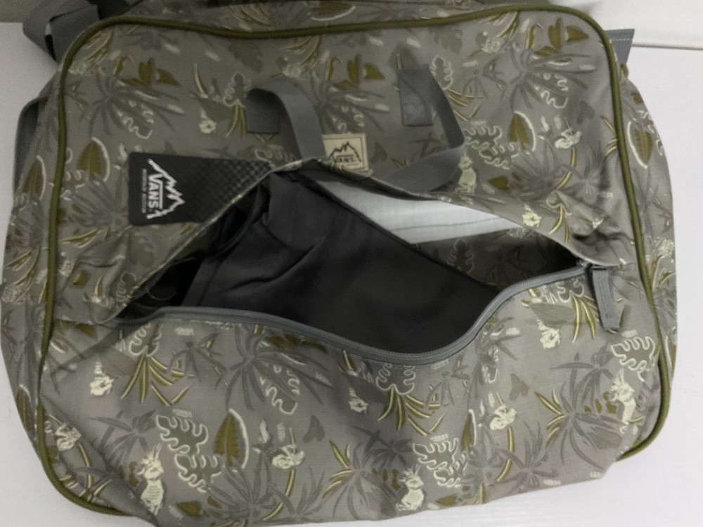 Vans Mountain Edition Snowboard Boots Comparment Messenger Bag
