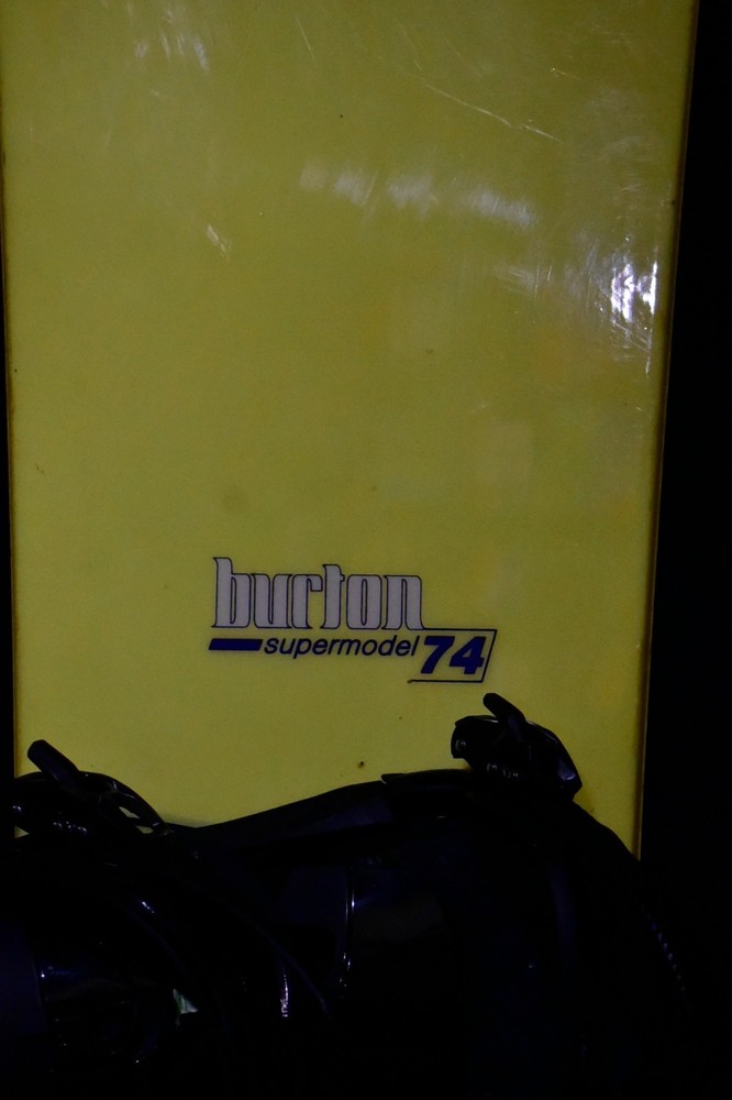 BURTON SUPERMODEL SNOWBOARD SIZE 174 CM WITH EXTRA LARGE BINDINGS