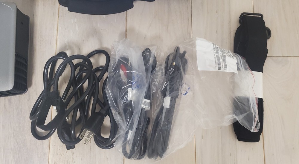 Dell 3400mp projector, working, with case And cables