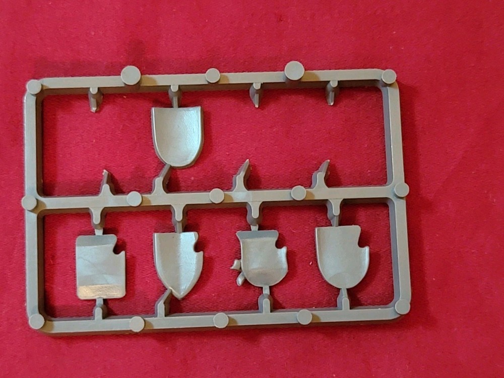 FW WFB Oldhammer Empire Knights Shield Sprue OOP 2000 Bit Bitz
