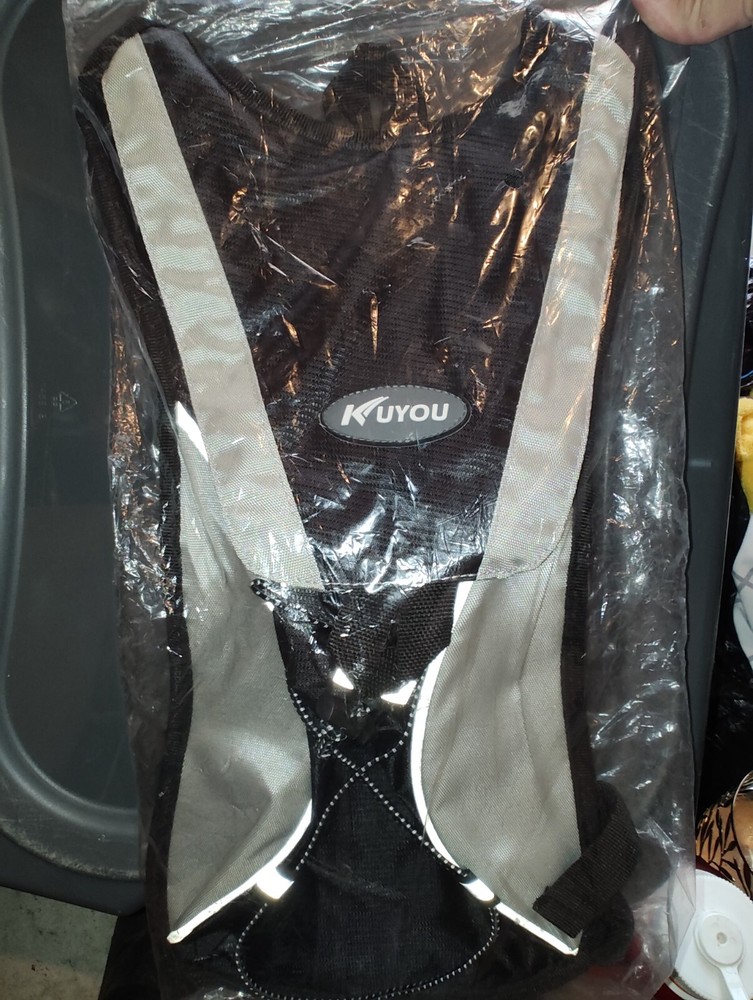 KUYOU Hydration Pack with 2L Bladder Black Backpack New Sealed