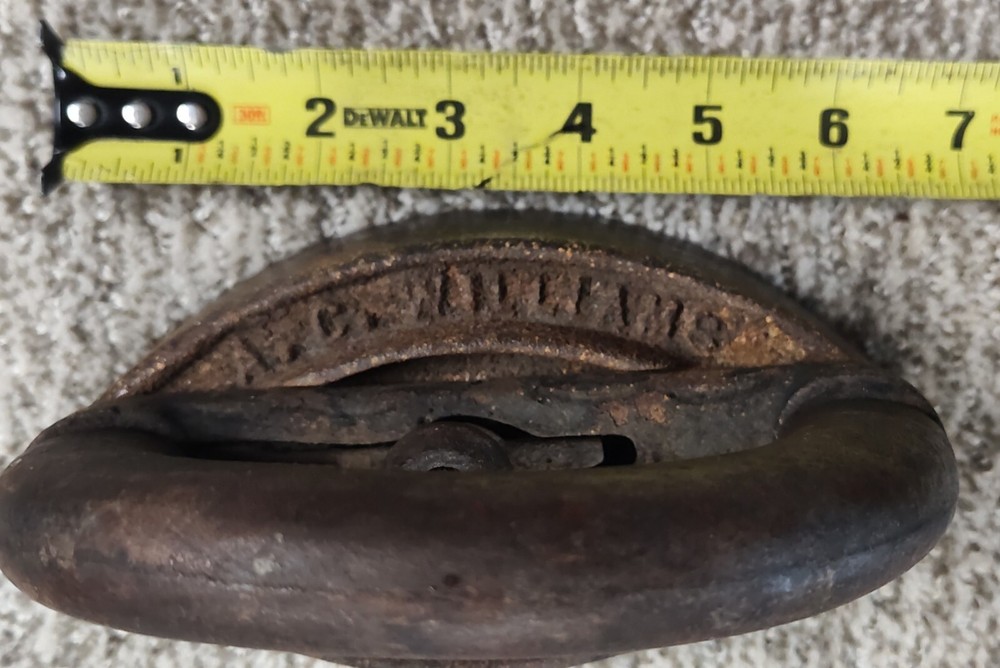 VINTAGE A.C. WILLIAMS IRON -NICE PIECE