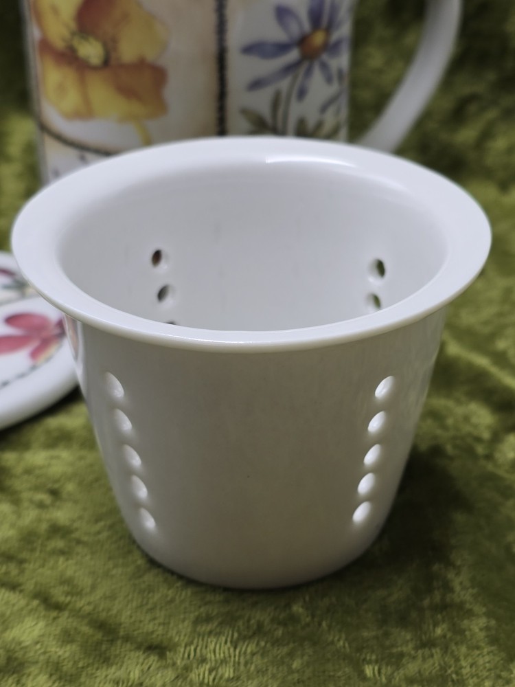 Ceramic Floral Teacup Infuser with Lid, Easy Clean, Nature Theme, Multicolor