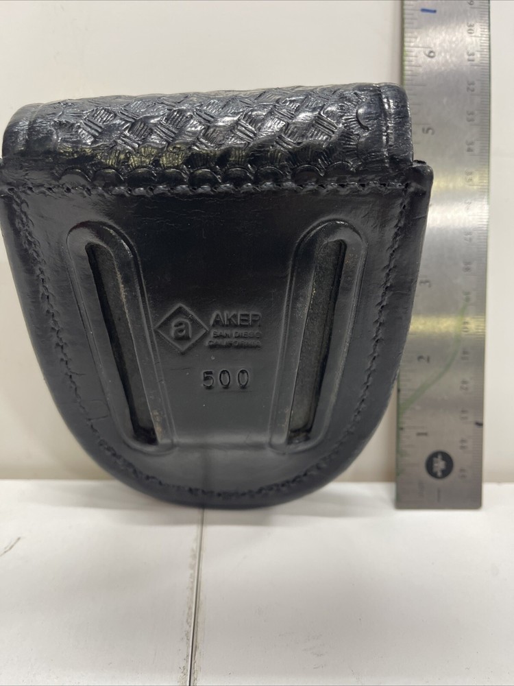 Aker Leather 500 Handcuff Case, Round