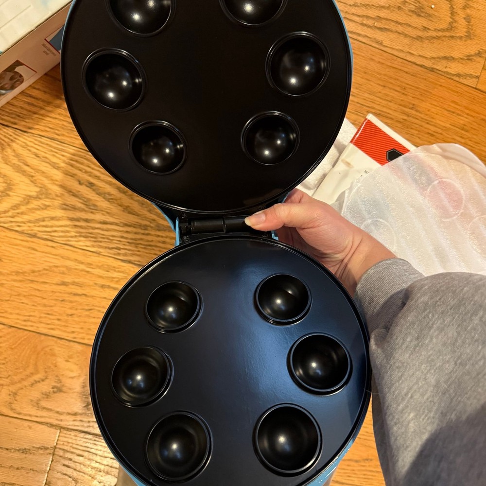 BELLA CAKE POP AND DONUT HOLE MAKER. NON STICK. NEW OPEN BOX 🍩
