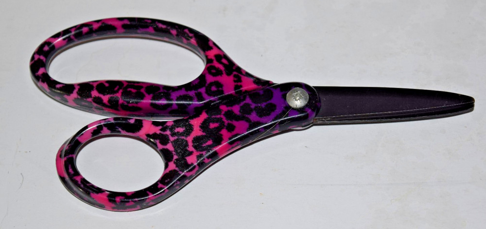 FISKARS NON-STICK AA0212 Comic Text Scissors 2"