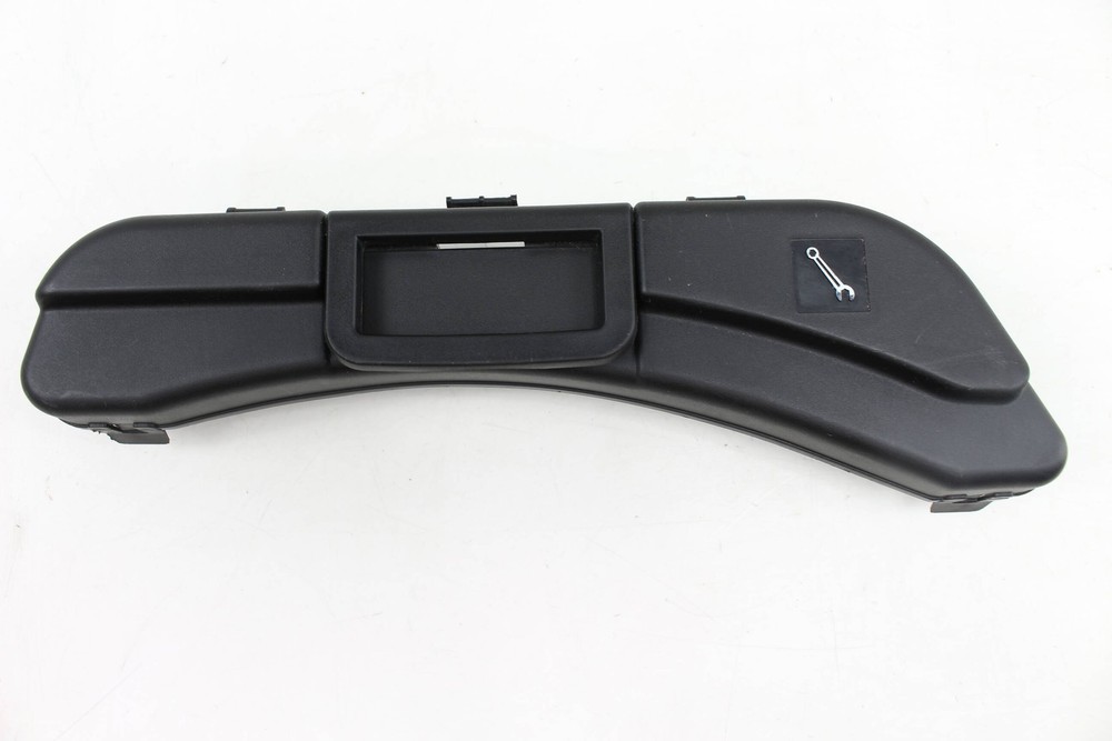 2004-2005 AUDI S4 - TOOL KIT 8E0012111