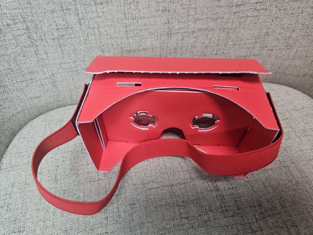 red cardboard vr glasses