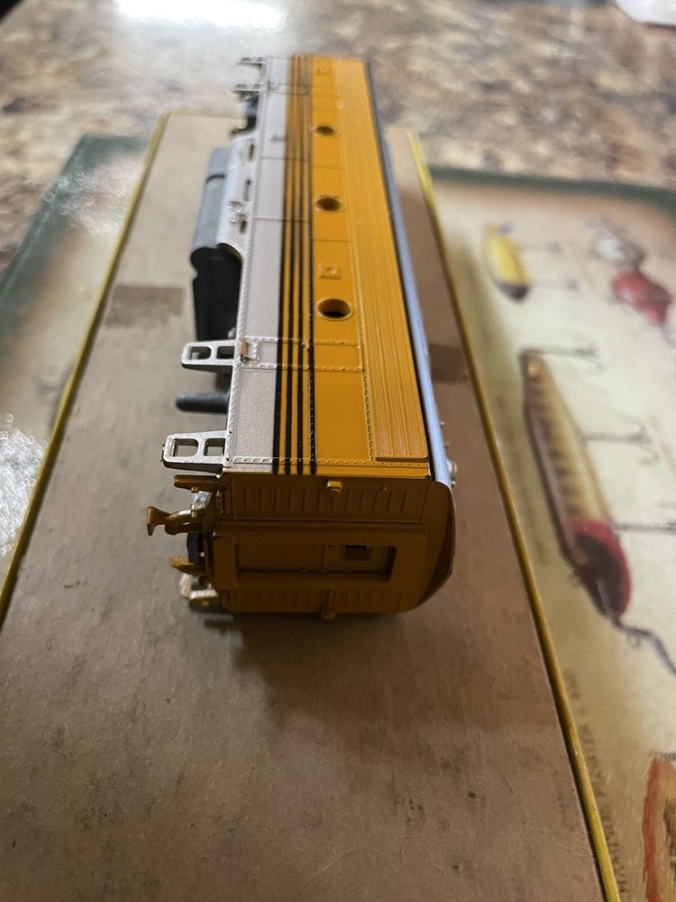 Ho Diesel Train Engine Powered B Unit / Old Stock