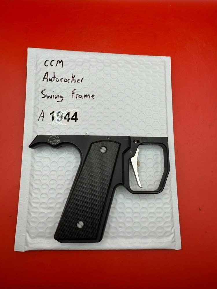 CCM Autococker Swing Frame Black