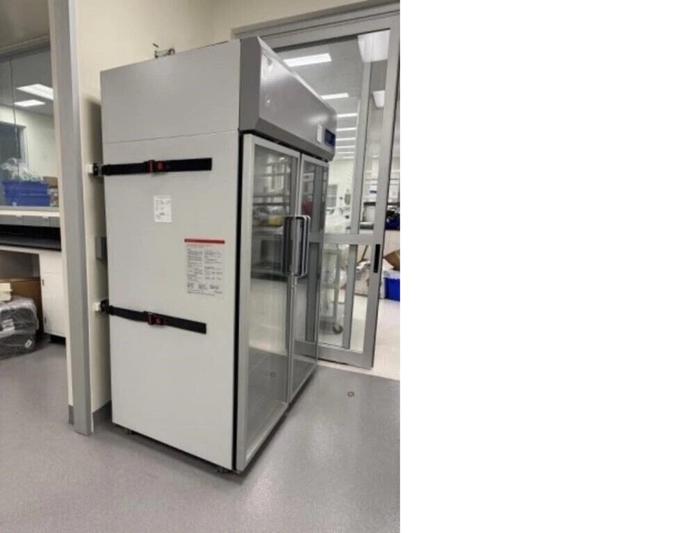 THERMO TSX5005SA Double Solid Door High-Performance Refrigerator w/ Shelves