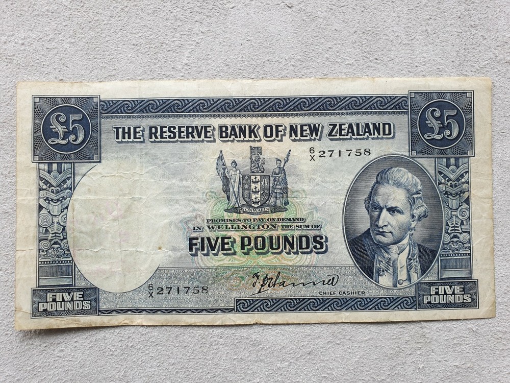 New Zealand 5 pound 1940 banknote