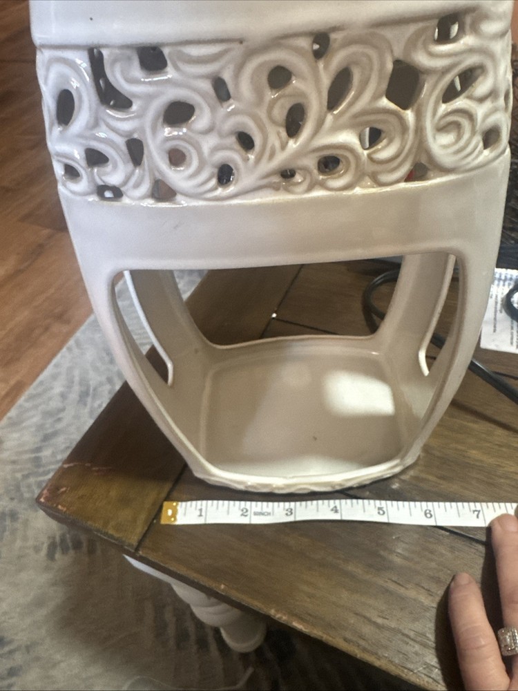 Stone Scroll White & Beige Candle Warmer