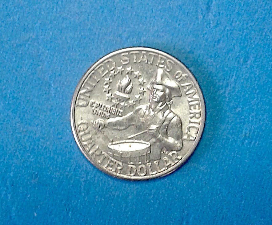 1776-1976 CLAD BICENTENNIAL QUARTER REGULAR STRIKE (C)