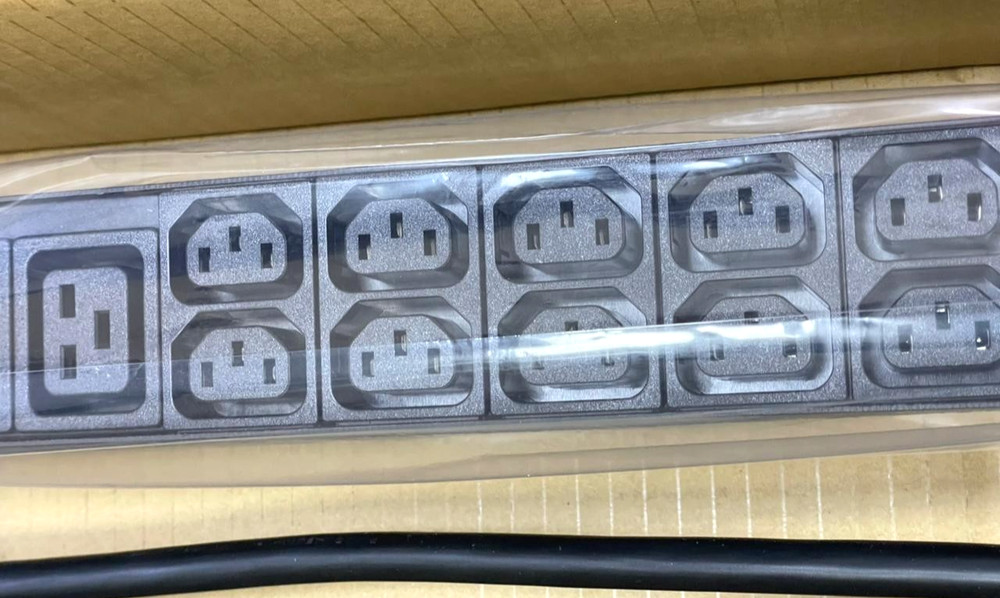 TRIPP LITE PDUMV32HV Metered Powered Distribution Unit