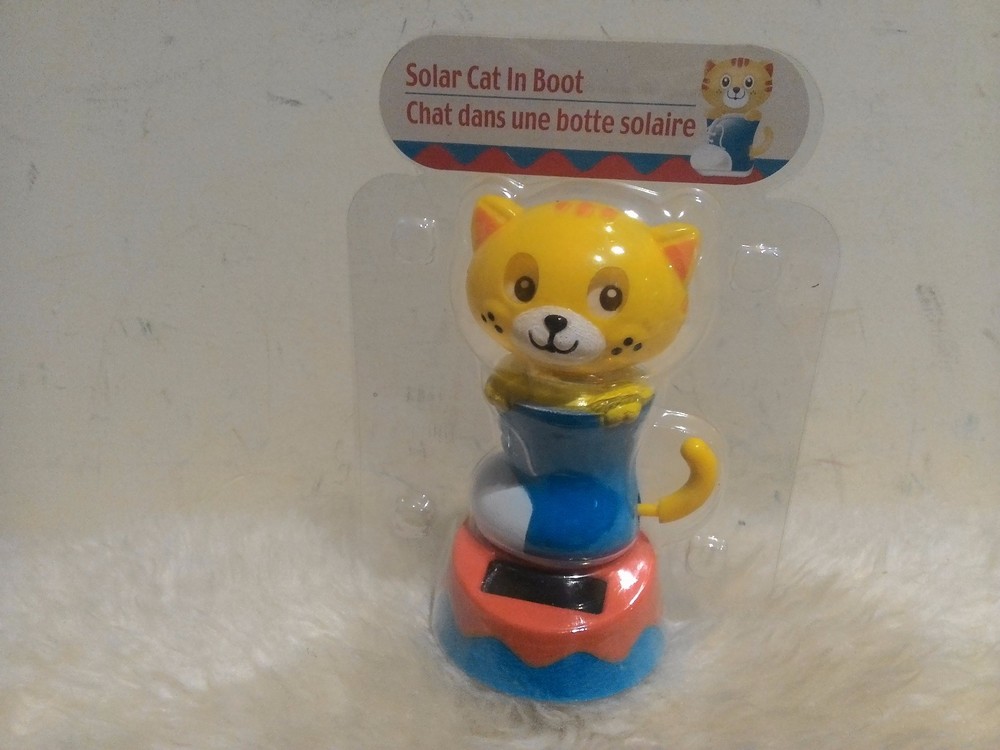 New Dancing Solar Powered Character Cat in boot  with own solar panel