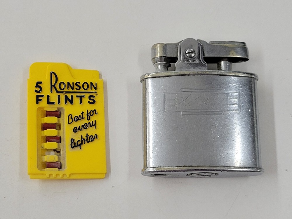 Vintage Ronson Cigarette Lighter With 4 Ronson Flints. Lighter Untested. USA