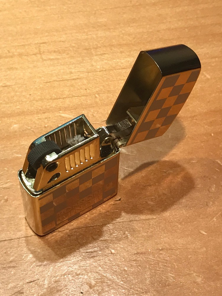 CLASSIC RONSON WIND II CHECKER LIGHTER WITH PROTECTIVE SLEEVE