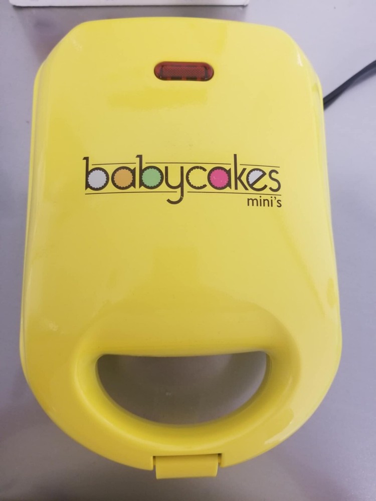 Baby Cakes Mini Doughnut Maker. Makes 4 Mini Doughnuts