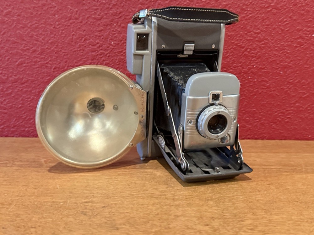 Vintage Polaroid Land Folding Camera Model 80 w/ Flash