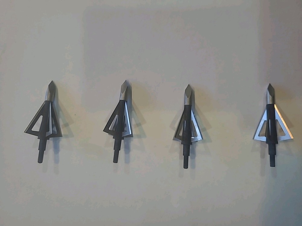 4 NEW 4 BLADE SCREW IN BROADHEAD 125 GRAIN