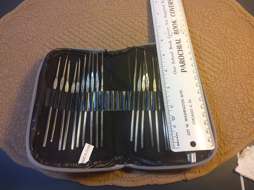 23 Crocheting Needles, Boye Set +