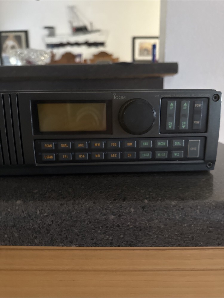 Icom VHF Ic-m500￼