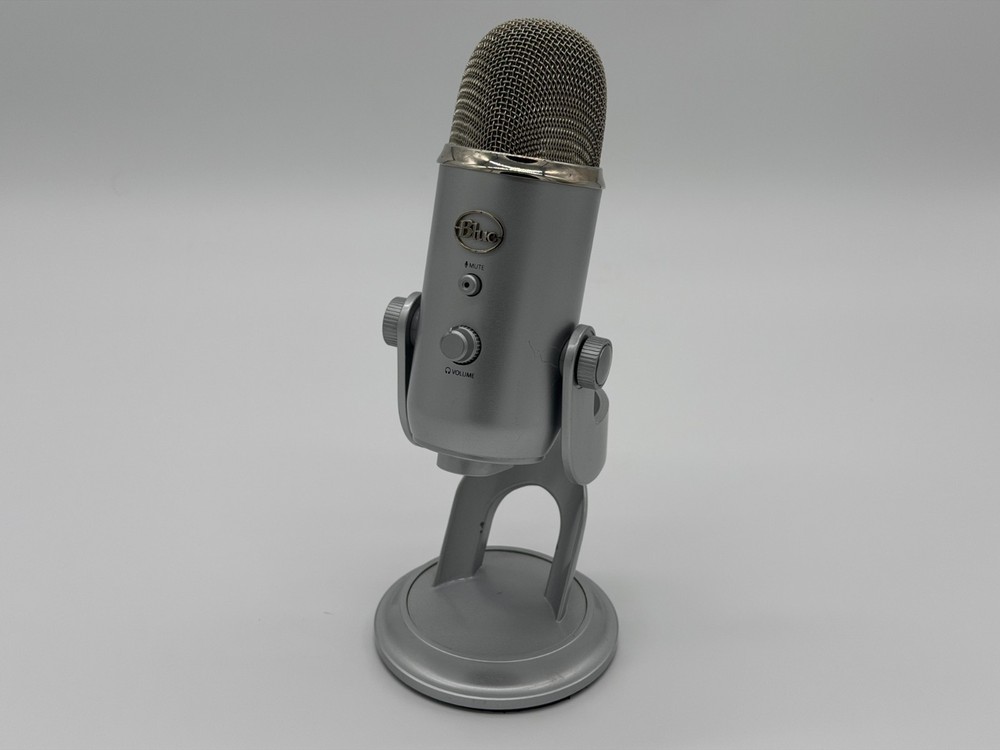 Blue Yeti USB Microphone - Platinum, works great, good physical conditional!