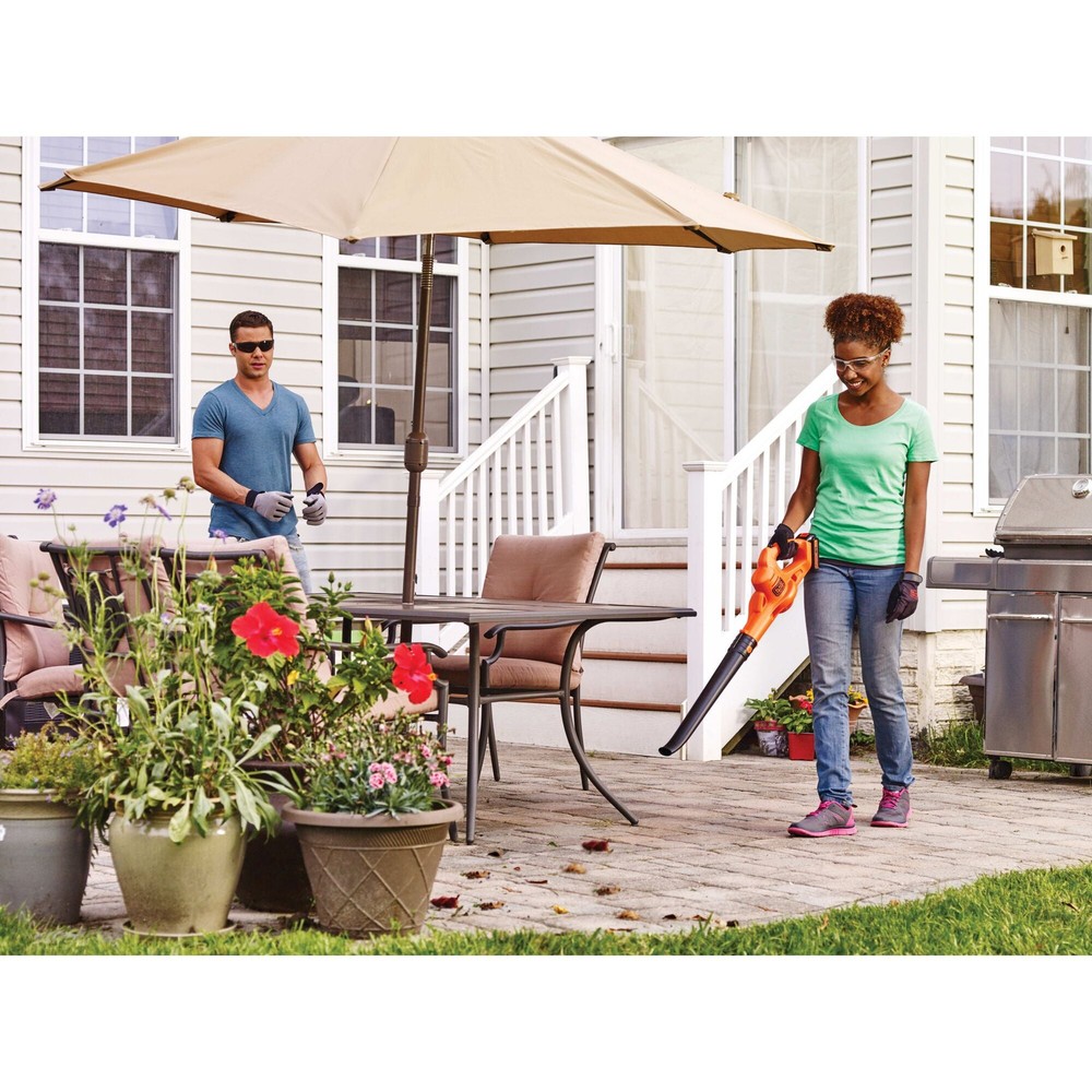 BLACK+DECKER 20V Max Lithium Sweeper - LSW221