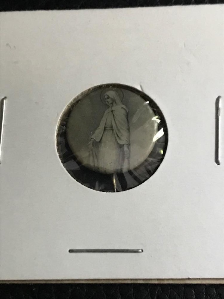 Vintage  Pinback - Mary  -  #42803