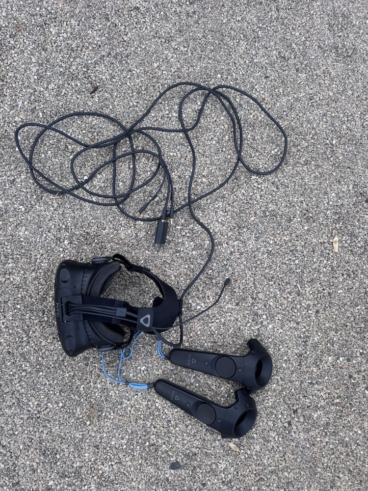 HTC Vive VR Headset Kit System Virtual Reality Remotes