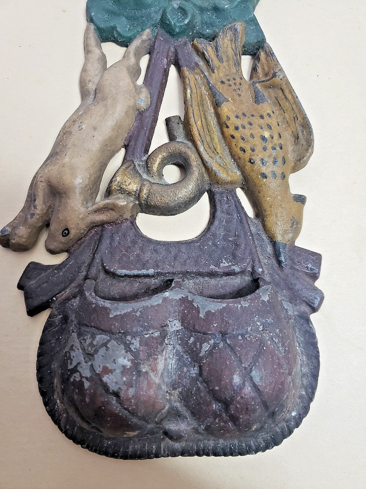 VINTAGE CAST IRON HUNTERS MATCH HOLDER